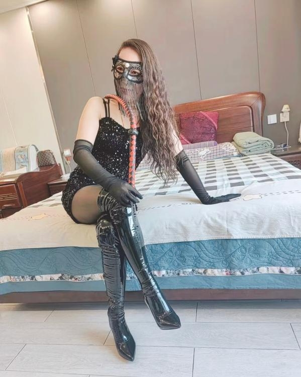 赛罕S大波浪皮鞭教主